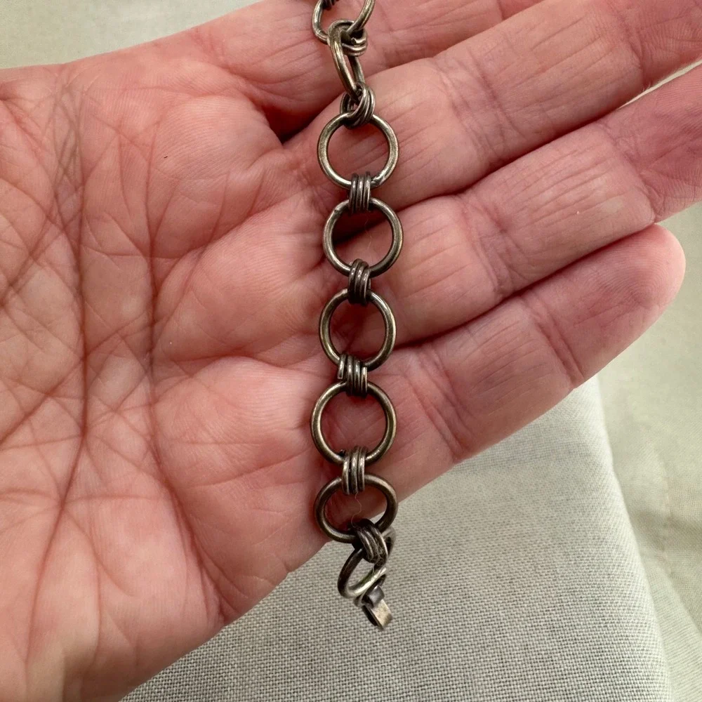 Link Bracelet Silver Tone Interlocking Ring Dark Patina 6.25 Inch Boho